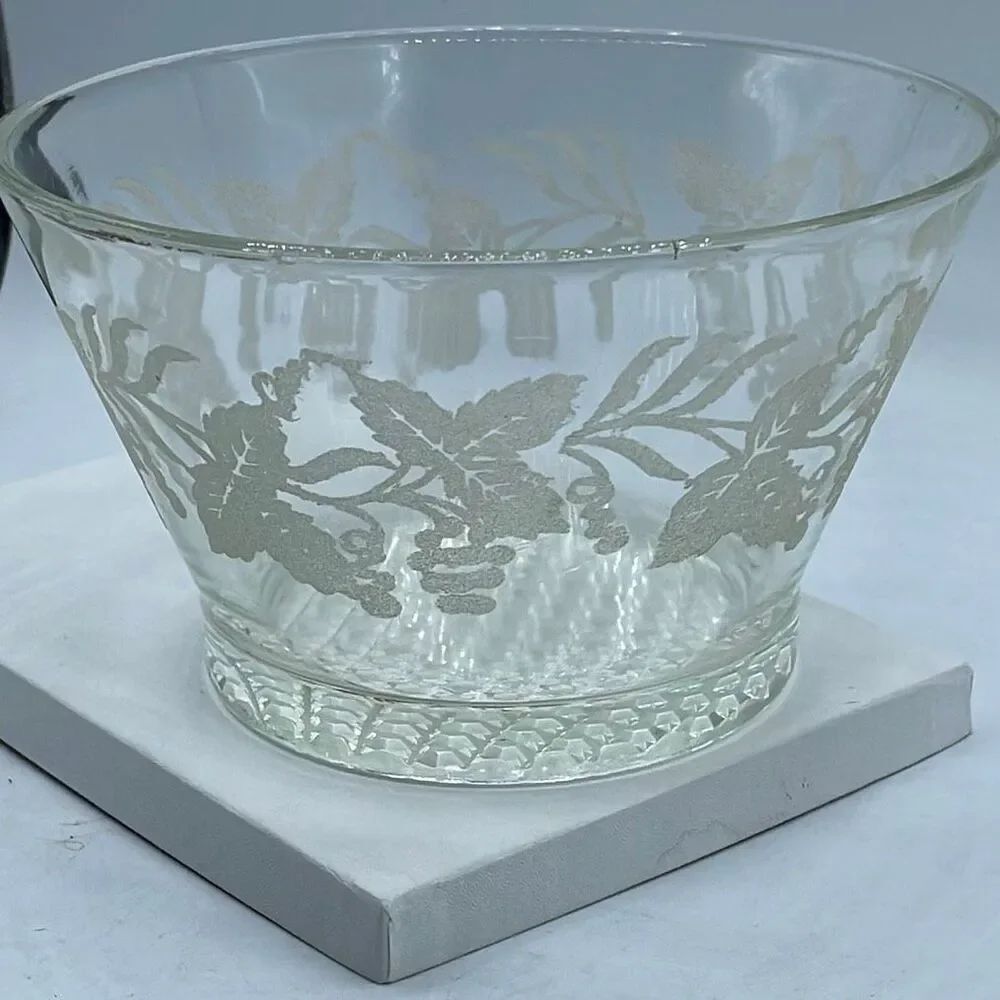 Vintage Bartlett Collins hospitality or fruit bowl etched grapevine.